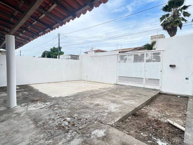 #130 - Casa para Venda em Feira de Santana - BA