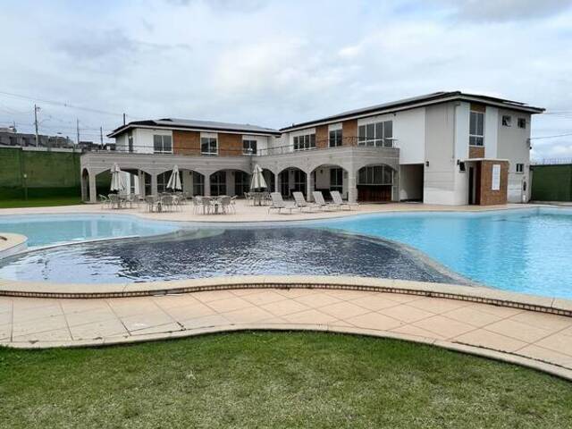 #143 - Casa para Venda em Feira de Santana - BA